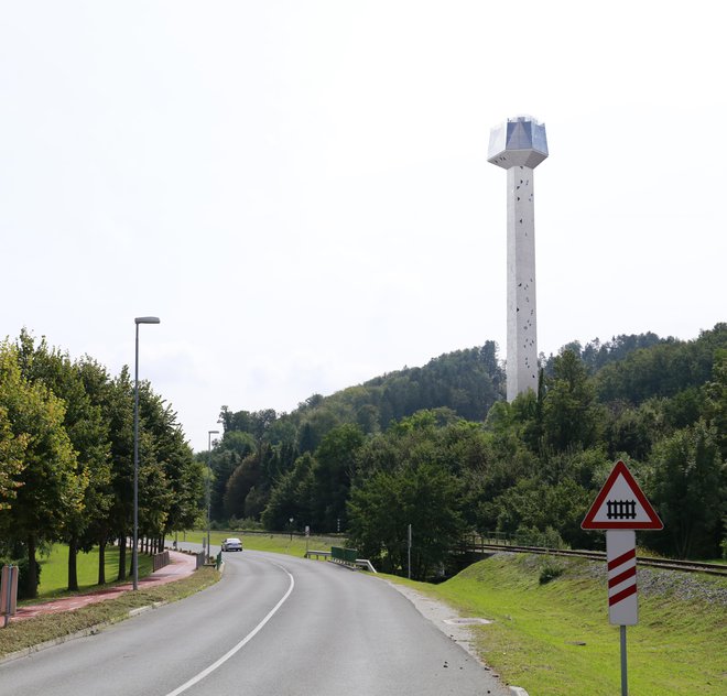 Stolp bi umestili ob vhodu v Rogaško Slatino, na območje nekdanjega mizarstva. Vse kaže, da bodo občani o usodi stolpa le odločali na referendumu. FOTO: arhiv občine Rogaška Slatina