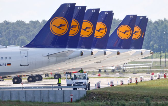 Edino podjetje, ki ga je država doslej reševala z lastniškim vstopom, je Lufthansa, kjer ima država zdaj 20-odstotni lastniški delež.<br />
Foto Fabrizio Bensch/Reuters