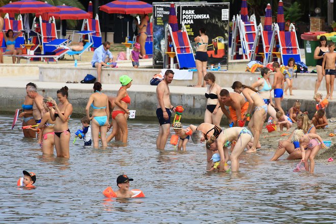 V Portorožu je več turistov in tudi več kaznivih dejanj. FOTO: Tomi Lombar/Delo