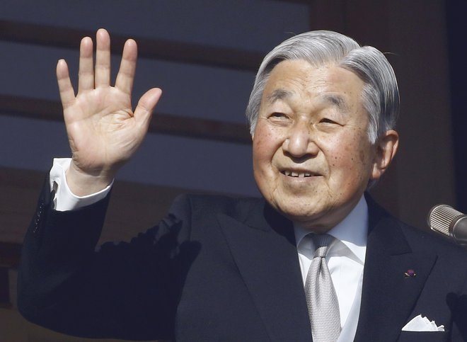 Na Japonskem se sprašujejo, kdo bo japonska vest, potem ko se bo cesar Akihito aprila prihodnje leto na lastno željo odpovedal prestolu in ga prepustil sinu Naruhitu.<strong> </strong>FOTO: Shizuo Kambayashi/AP