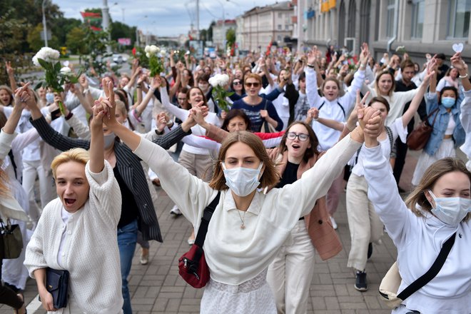Vsaj dva mrtva protestnika, najmanj 6.700 priprtih demonstrantov za zdaj v Belorusiji.&nbsp;Foto: Sergei Gapon/Afp