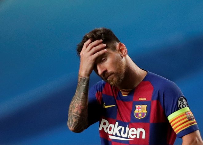 Prvi zvezdnik Barcelone Lionel Messi se je lahko po visokem porazu z Bayernom le prijel za glavo, toda to ne bo pomagalo klubu. FOTO: Manu FernandezReuters