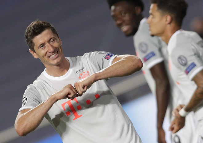 Tudi Robert Lewandowski je na orožnih vajah v Lizboni dočakal gol v mreži Barcelone. FOTO: Manu Fernandez/AFP