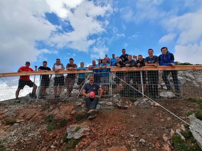 Ko smo se proti večeru vračali v dolino, smo bili vsak pri sebi zelo ponosni na opravljeno delo. FOTO: Bašljani