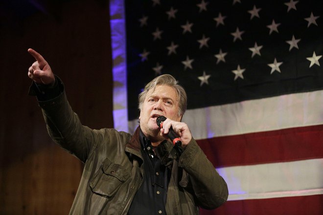 Steve Bannon vidi možnost za oblikovanje velike skupine skrajne desnice na volitvah v Evropski parlament, ki bodo maja prihodnje leto. FOTO: AP