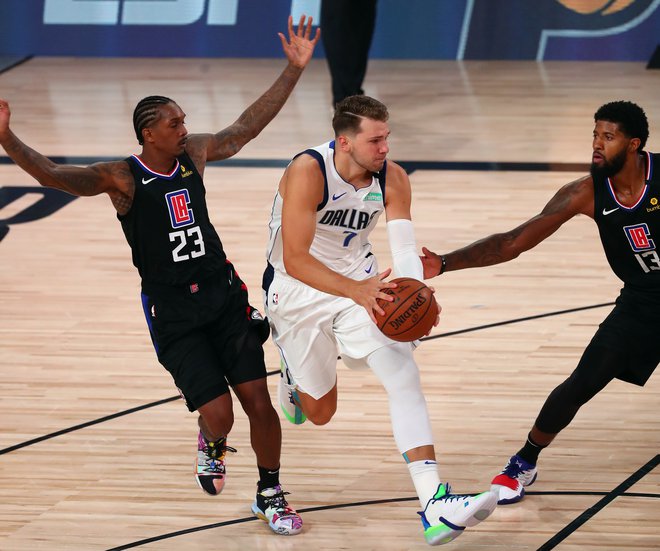 Luka Dončić se v Orlandu ni ustavil in v drugi tekmi končnice NBA Dallas popeljal do izenačenja proti moštvu LA Clippers. FOTO: Kim Klement/USA TODAY Sports