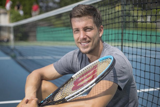 Aljaž Bedene je bil lahko po uvodnem nastopu v ZDA podobno kot pred dnevi doma spet nasmejan. FOTO: Leon Vidic/Delo