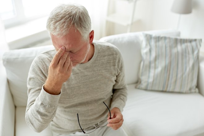 Ljudje si lahko med seboj veliko pomagamo, tu so prostovoljci, Rdeči križ &hellip; in na podeželju je še medsosedska pomoč. Foto: Shutterstock