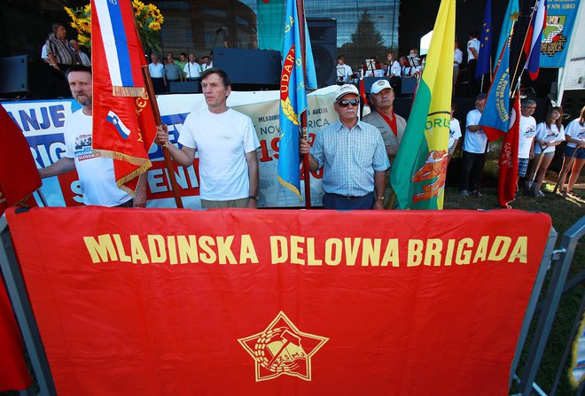 Sam bi rad spomnil, kako smo se dvignili iz pepela po drugi svetovni vojni: brigadirji so odstranjevali ruševine, regulirali struge, gradili ceste, železniške proge, vodovodna omrežja ...&nbsp;Delavci so gradili tovarne, skupnost bolnišnice, domove za starejše, študentske in dijaške domove, kmetje pridelovali hrano ... Foto Jože Suhadolnik/Delo