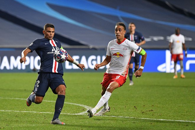 Thiago Silva, na fotografiji levo, bo jutri v finalu lige prvakov odigral zadnjo tekmo za Paris Saint-Germain, seli se namreč k Fiorentini. FOTO: David Ramos/AFP