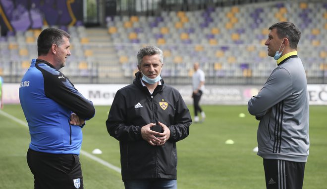 Oliver Bogatinov (v sredini) se zaveda, da v Mariboru šteje le naslov prvaka. Delo trenerja Sergeja Jakirovića pa bo mogoče oceniti šele v novi sezoni. FOTO: Jože Suhadolnik/Delo