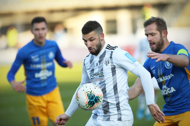 Sijajni Nino Kouter je bil ključni režiser Murine zmage v derbiju proti prvaku Celju, ki ga že v sredo čaka velika tekma v kvalifikacijah za ligo prvakov proti Moldeju. FOTO: Jure Eržen/Delo