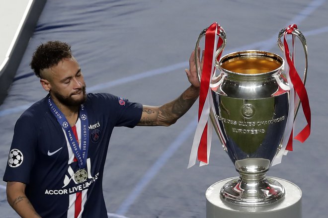 Nogometaš PSG Neymar je bil blizu in daleč pokalu za evropskega klubskega prvaka. FOTO: Manu Fernandez/AFP