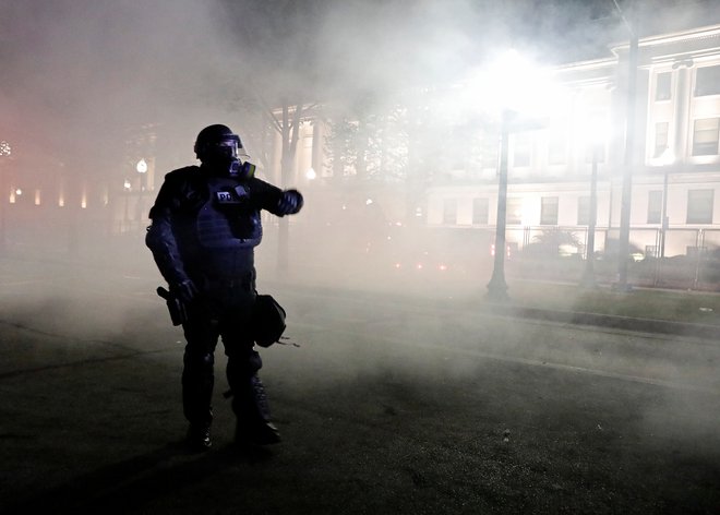 Policisti so želeli Blaka aretirati, pri čemer je eden od njih sedemkrat ustrelil in ga nekajkrat zadel. FOTO: Brendan Mcdermid/Reuters