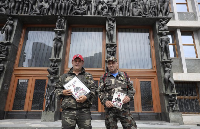 Razpravam o novelah, ki jima utegneta omejiti delovanje, sta prisluhnila tudi Andrej Šiško in Ivan Kastigar. FOTO: Jože Suhadolnik