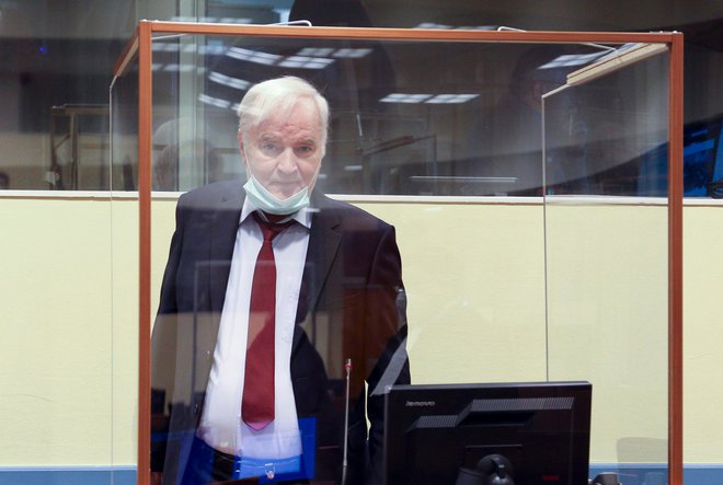 V Haagu se bo v prihodnjih mesecih odločalo, ali bo Ratko Mladić preostanek življenja preživel za zapahi. Foto Leslie Hondebrink-Hermer/Afp