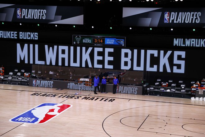 Košarkarjem moštva Milwaukee Bucks ni bilo do igre. FOTO: Kevin C. Cox/AFP