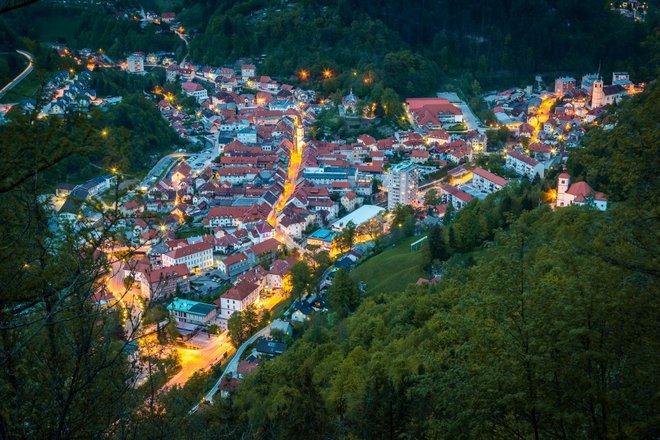 Danes je Tržič drugačen, ne skriva se več, ne stiska se med hribi ... FOTO: visit-trzic.com