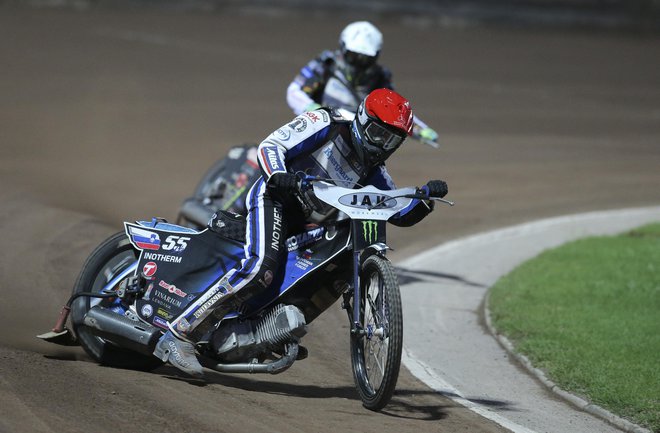 Matej Žagar (št. 55) je ob začetku sezone zmanjkala le ena točka za preboj v polfinale. FOTO: Jože Suhadolnik/Delo