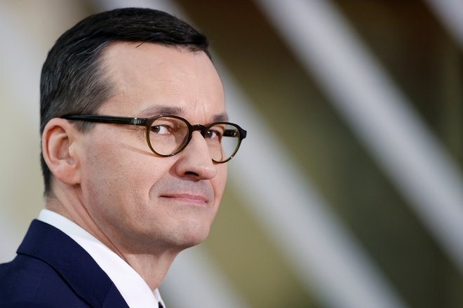 Ekonomist in zgodovinar Mateusz Morawiecki že tretje leto vodi poljsko konservativno vlado. Foto Christian Hartmann/Reuters