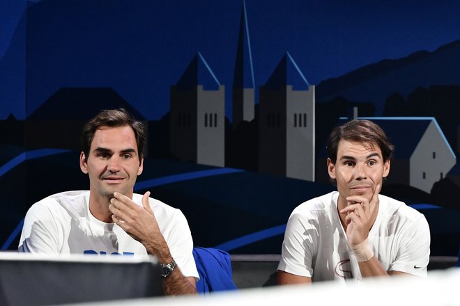 Roger Federer (levo) in Rafael Nadal nista najbolj zadovoljna z dejanji njunega srbskega kolega. FOTO: Fabrice Coffrini/AFP