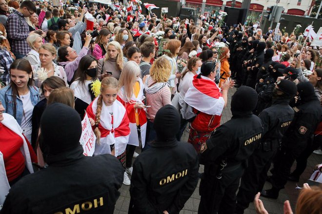 Ker so Trg neodvisnosti, kjer so potekali minuli protesti, zaprli, so se tokrat protestniki zbrali na različnih krajih po središču mesta. FOTO: Belapan/Reuters