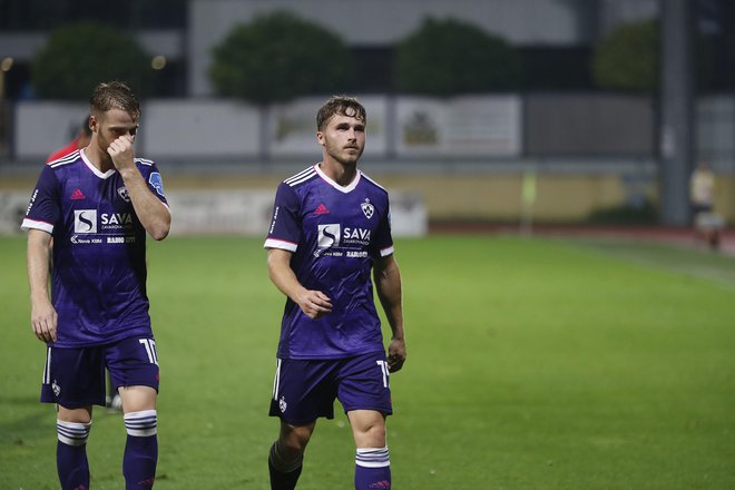 Jan Repas (desno) je ob vrnitvi v Domžale, kjer je bil vzgojen, dosegel svoj prvi gol za Maribor, ki pa je pod taktirko sinoči glavnega trenerja Saše Gajserja osvojil le točko. FOTO: Leon Vidic/Delo