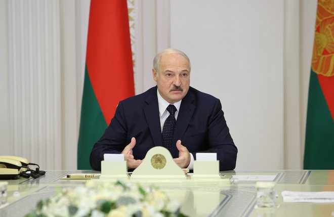 Beloruski predsednik Aleksander Lukašenko dopušča možnosti spremebe v državi, ki ji vlada že 16 let. FOTO: Sergei Sheleg/Belta Via Reuters