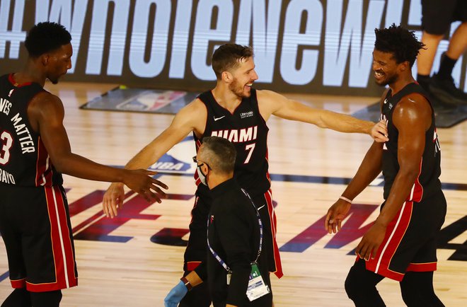 Goran Dragić in Jimmy Butler (desno) sta skupaj nasula kar 67 točk in sta bila za prvo zmago v dvoboju proti Milwaukeeju nerešljiva uganka za prvo moštvo prvega dela tekmovanja. FOTO: Kim Klement/USA TODAY Sports