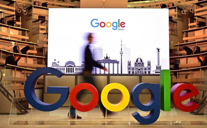 Tudi Google bi moral plačevati za vsebine avstralskih medijskih hiš. FOTO: Tobias Schwarz/ Afp