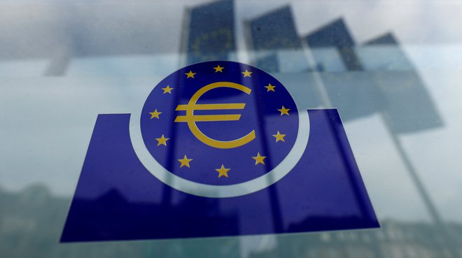 Evrsko območje se oddaljuje od inflacijskega cilja ECB.Foto Ralph Orlowski Reuters