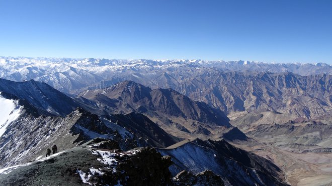 Razgled izpod vrha v kotu Matevž in Puntsog. FOTO: Gregor Ambrožič