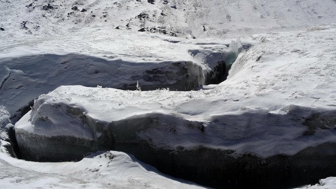 Ledeniske razpoke. FOTO: Gregor Ambrožič