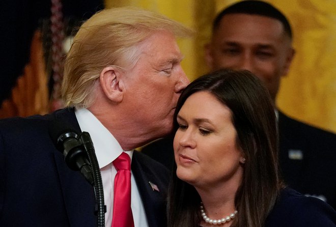 Sarah Sanders je junja lani odšla z mesta tiskovne predstavnice Bele hiše, zdaj je napisala knjigo spominov.&nbsp; FOTO: Kevin Lamarque/ Reuters