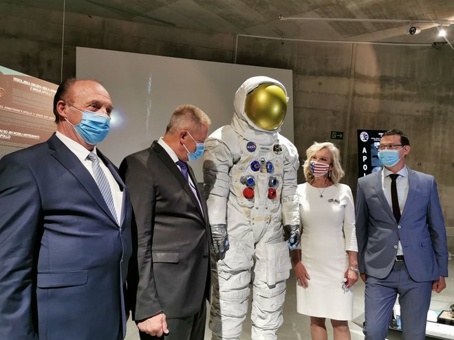 Župan občine Vitanje Slavko Vetrih, gospodarski minister Zdravko Počivalšek, veleposlanica ZDA Lynda C. Blanchard in direktor Center Noordung Dominik Kobold. FOTO: Saša Senica