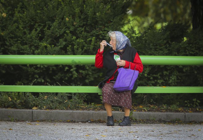 V domovini Sloveniji, ki se ima za pravno in socialno državo, nas je lačnih in revnih več kot 200.000 odraslih, a tudi otrok. Foto Jože Suhadolnik/Delo