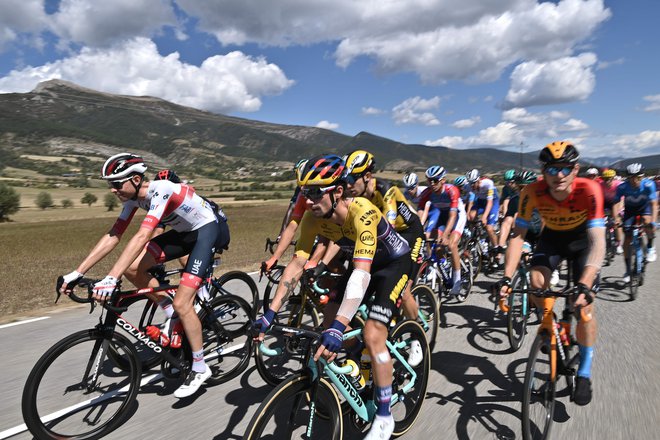 Slovenci so na letošnjem Touru v ospredju: levo Tadej Pogačar, v sredini Primož Roglič, desno Matej Mohorič. FOTO: Marco Bertorello/AFP