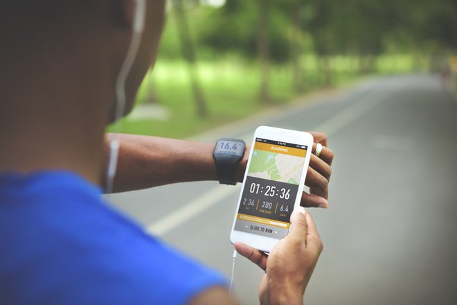 Lahko tudi vodimo dnevnik in zapisujmo, kaj nas moti. To nam bo pomagalo prepoznati glavne stresorje v življenju, skupaj z načini, kako se z njimi spoprijeti. FOTO: Shutterstock