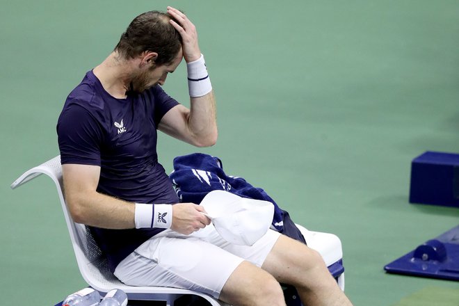 Andy Murray se je držal za glavo. FOTO: Matthew Stockman/AFP