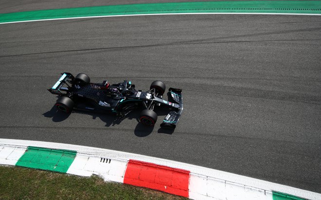 Lewis Hamilton drvi sedmemu naslovu prvaka naproti. FOTO: Reuters