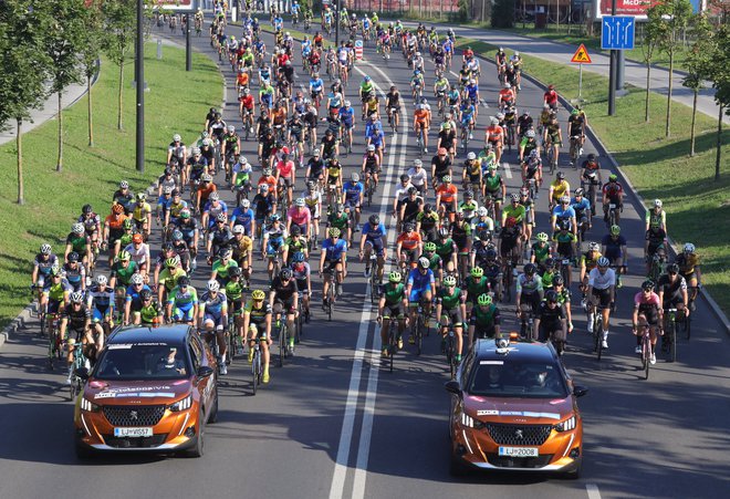 Štart glavne preizkušnje maratona Franje se je začel ob 9. uri v ljubljanskem BTC, kjer bo 156 kilometrov kasneje tudi zaključek glavne dirke. FOTO: Jože Suhadolnik/Delo