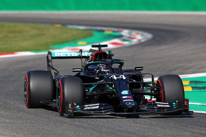 Lewis Hamilton ostaja vodilni v svetovnem prvenstvu. FOTO: AFP