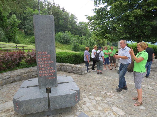 Društvo Geoss je zakoniti varuh in pobudnik vseh simboličnih vsebin središčne točke Slovenije v Spodnji Slivni. FOTO: Bojan Rajšek/Delo