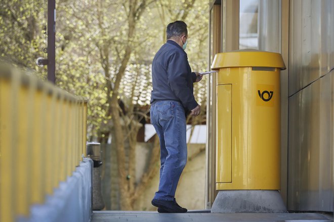 NSi: Pošta v okoljih, ki so oddaljena od večjih centrov, »pomeni veliko več kot le možnost za poštno storitev«. FOTO: Leon Vidic/Delo