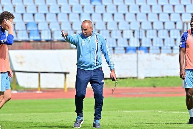 Darko Milanič je po predstavitvi takoj zavihal rokave in igralcem Slovana, med katerimi so tudi trije slovenski, razkril svoj način dela. FOTO: ŠK Slovan Bratislava