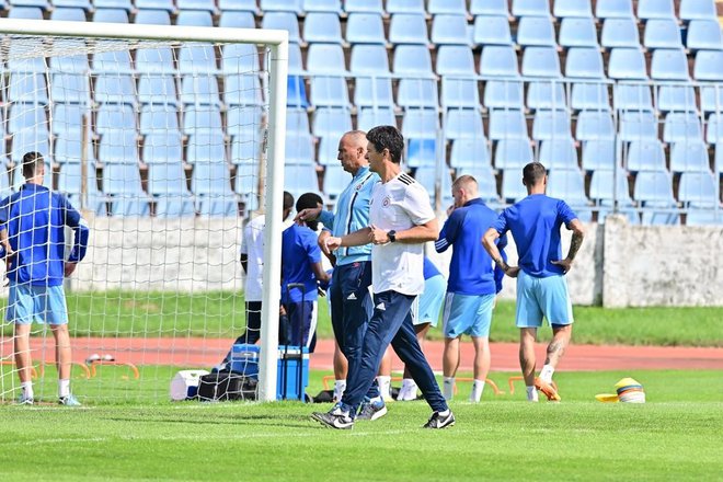 Darko Milanič in njegov pomočnik Novica Nikčević se že pripravljata za sobotni debut. FOTO: ŠK Slovan Bratislava