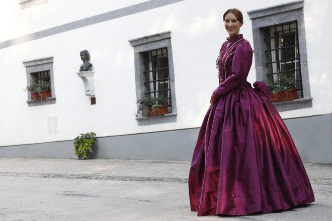 Mira Delavec Touhami Josipinino življenje in delo najraje predstavlja kar v prvi osebi, tudi s predstavo <em>Svobodoljubna Slovenka.</em> Foto Gorazd Kavčič