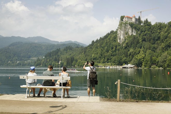 Če bo predlagani akt sprejet, bodo o usmeritvah blejskega turizma odslej odločali le še največji turistični akterji na Bledu. Foto Leon Vidic