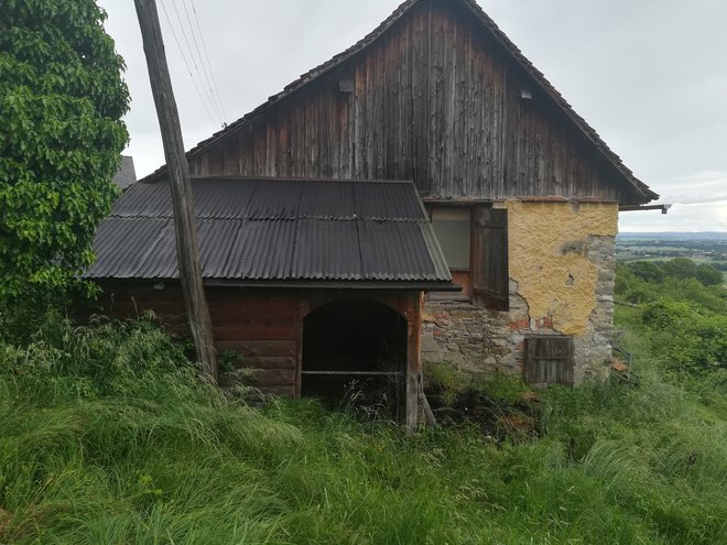 Začenja se nova etapa legalizacij črnih gradenj. Foto Aleš Andlovič