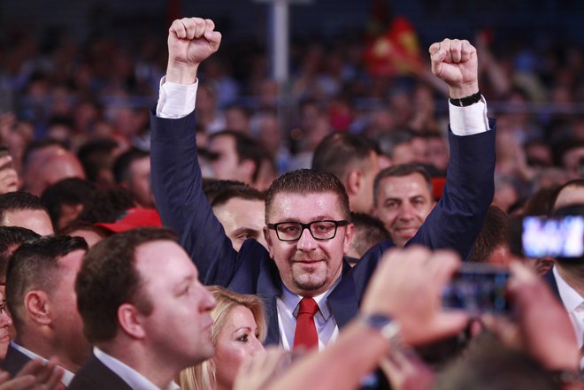 &nbsp;Na protestih je predsednik stranke <strong>Hristijan Mickoski </strong>(na fotografiji) tudi pozval k predčasnih volitvam.